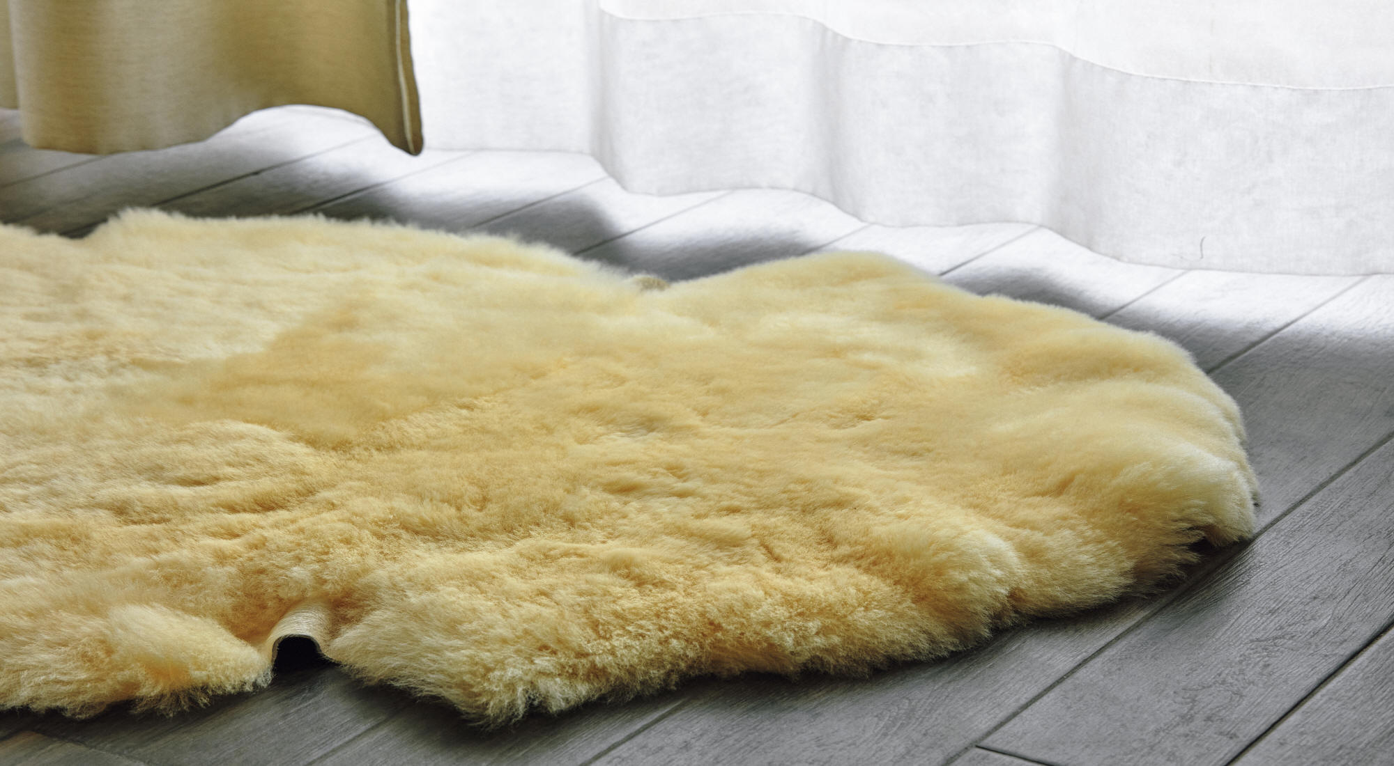 Výrobca pánskych papúč a dámskych topánok v Poľsku