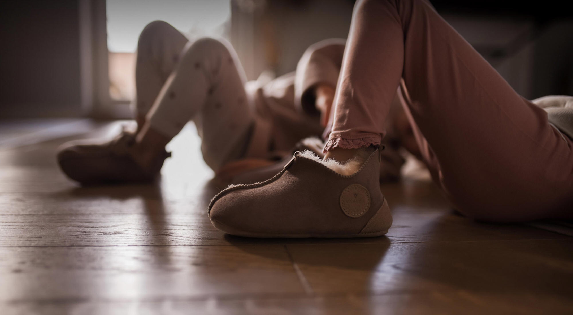 Výrobca pánskych papúč a dámskych topánok v Poľsku